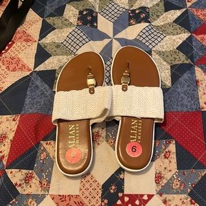 womens 6 flip flops worn a few times